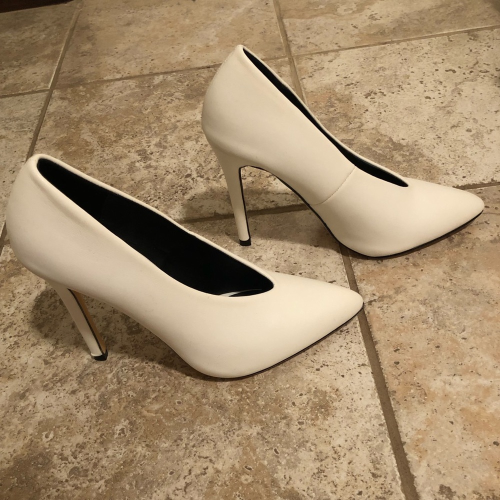 WHITE HEELS 🤍